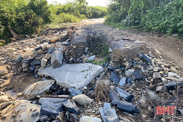 Cần sớm khắc phục cầu dân sinh bị cuốn trôi sau mưa lớn ở Kỳ Thịnh