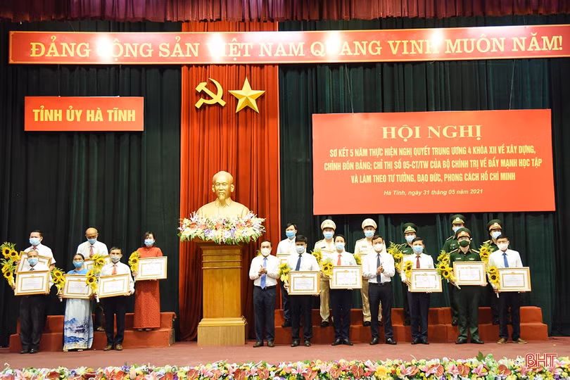 Tư tưởng Hồ Chí Minh về văn hóa chính trị