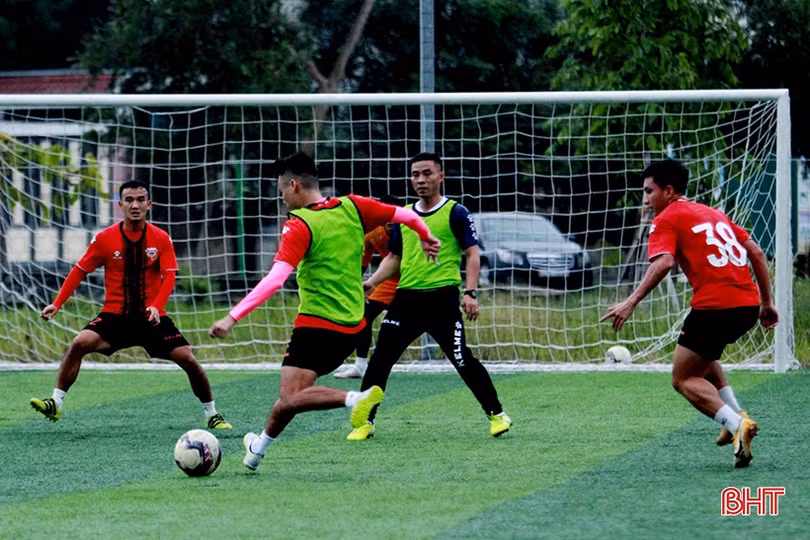 Hồng Lĩnh Hà Tĩnh ra quân tập luyện, chuẩn bị cho mùa giải mới