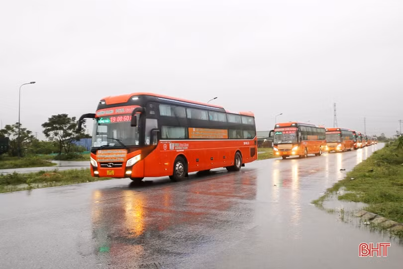 547 học sinh, giáo viên, phụ huynh từ miền Nam về Hà Tĩnh an toàn