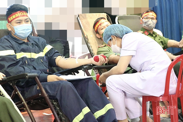 230 cán bộ, chiến sĩ Công an Hà Tĩnh tình nguyện hiến máu