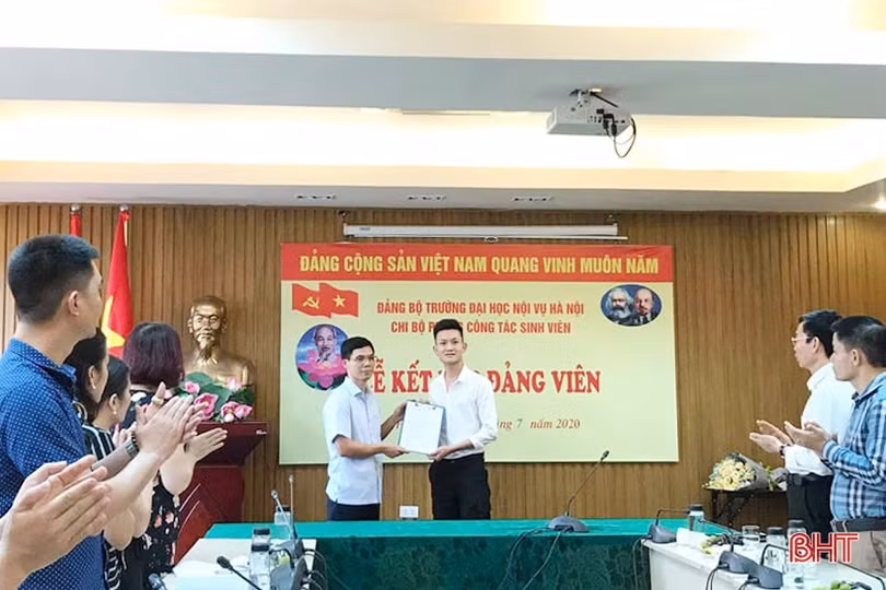 Chàng trai Hà Tĩnh thủ khoa đầu ra Trường Đại học Nội vụ Hà Nội