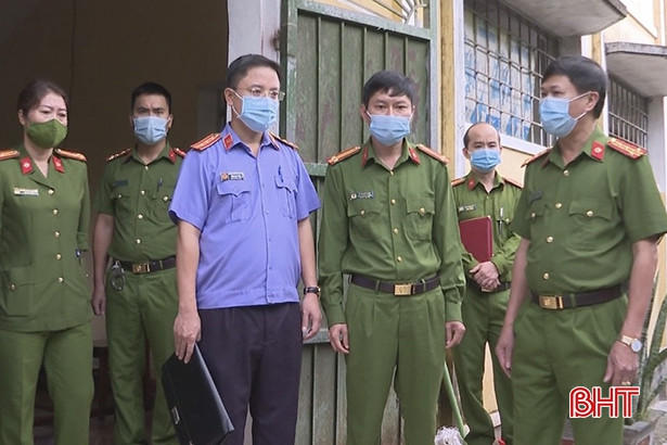 Tiêm vắc-xin phòng COVID-19 cho bị can và phạm nhân tại Trại Tạm giam Công an Hà Tĩnh