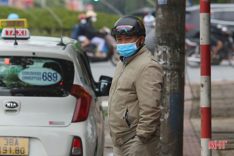 Người dân Hà Tĩnh khăn len, áo ấm đón đợt rét đầu mùa