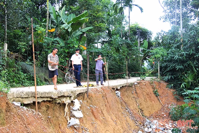 Đường dân sinh ở Hương Sơn sạt lở nghiêm trọng, nhiều hộ dân bất an!