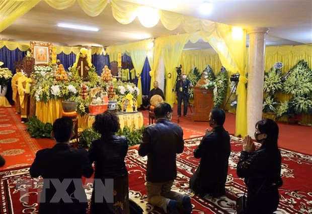 Lãnh đạo viếng, gửi vòng hoa viếng Đại lão Hòa thượng Thích Phổ Tuệ