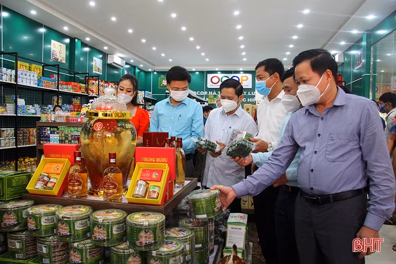 Khai trương cửa hàng bán sản phẩm OCOP tại Hương Sơn