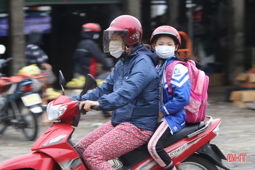 Người dân Hà Tĩnh khăn len, áo ấm đón đợt rét đầu mùa