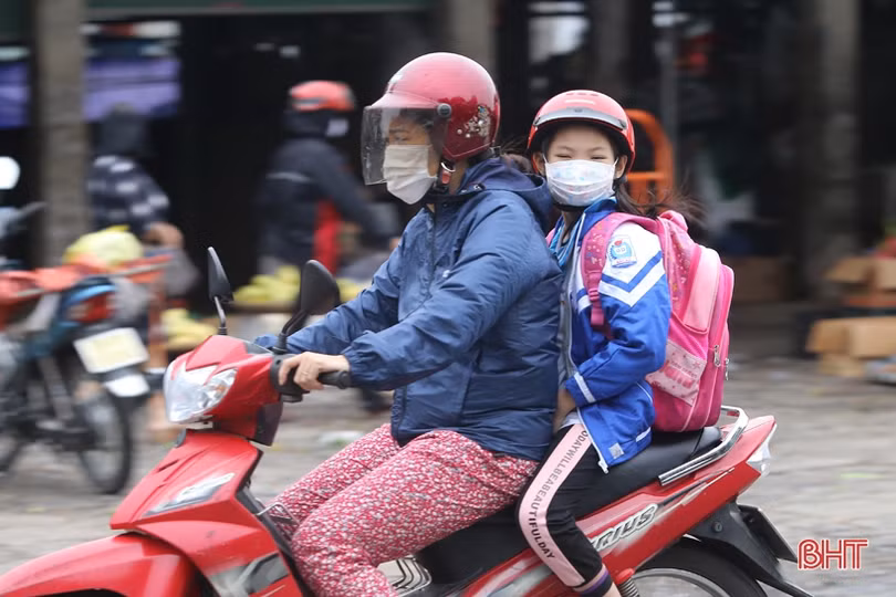 Người dân Hà Tĩnh khăn len, áo ấm đón đợt rét đầu mùa