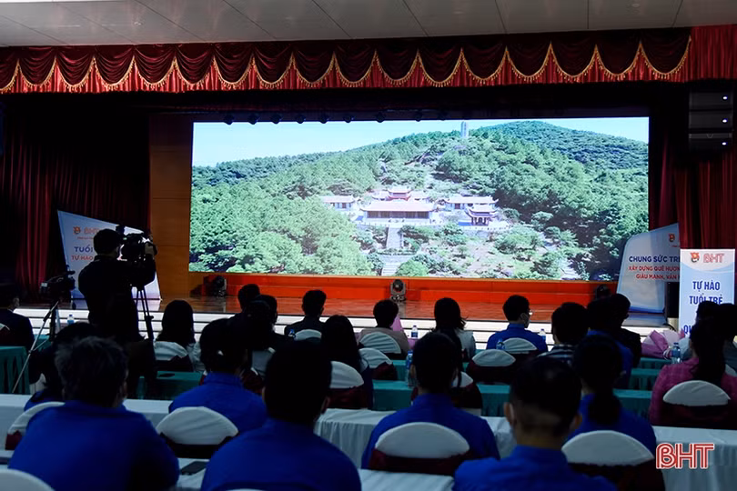 Trao giải 15 tác phẩm xuất sắc Cuộc thi video clip “Hà Tĩnh trong tôi”