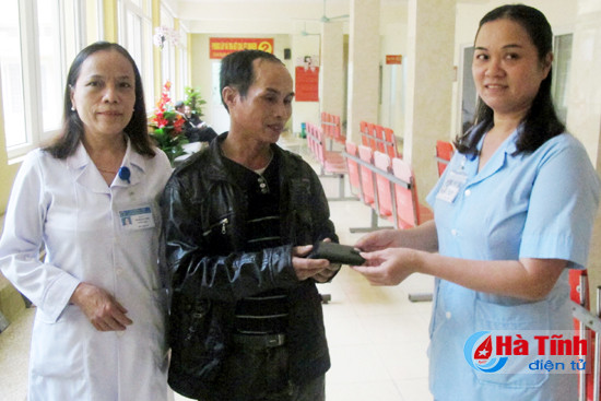 ho ly tra lai vi tien nhat duoc cho nguoi nha benh nhan