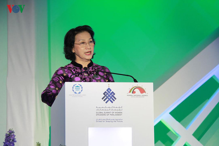 nhung chuyen cong du noi bat cua lanh dao dang nha nuoc nam 2016