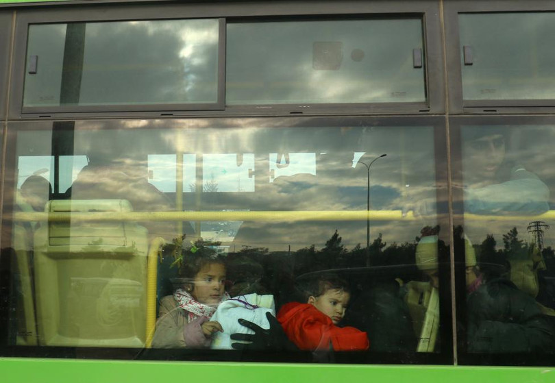 photo tren chuyen xe buyt roi aleppo