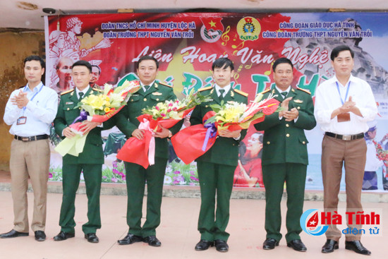 lang dong buoi giao luu van nghe giai dieu tu hao