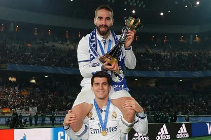 cau thu dau tien vao san nho quyen thay nguoi thu tu