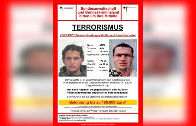 Lệnh truy nã có thưởng đối với Anis Amri của cảnh sát Đức - Ảnh: Cảnh sát Đức vi sao ke khung bo lot luoi an ninh duc