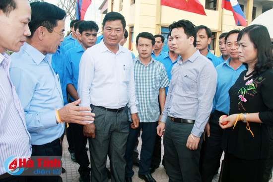 chu tich ubnd tinh tham doi quy tap hai cot liet sy tai lao