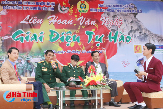 lang dong buoi giao luu van nghe giai dieu tu hao