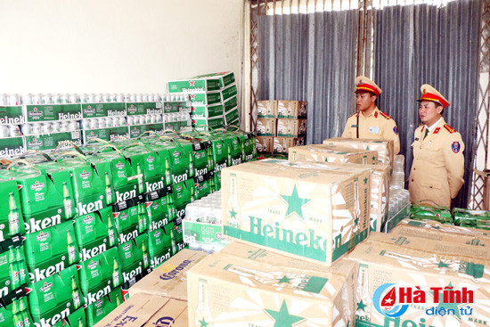 bat giu nhieu lo hang lau tren cac xe khach duong dai