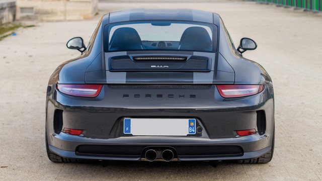 day la chiec xe the thao porsche 911 r co 1 khong 2 tren the gioi