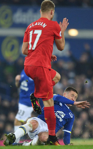 toan canh chien thang kich tinh cua liverpool truoc everton