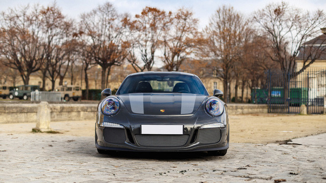 day la chiec xe the thao porsche 911 r co 1 khong 2 tren the gioi
