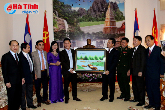 chu tich ubnd tinh ha tinh lam viec voi lanh dao tinh bolykhamxay