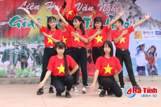 lang dong buoi giao luu van nghe giai dieu tu hao