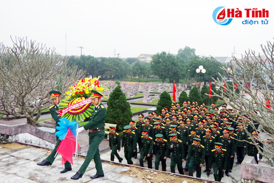 dang huong tuong niem bac ho va vieng liet sy