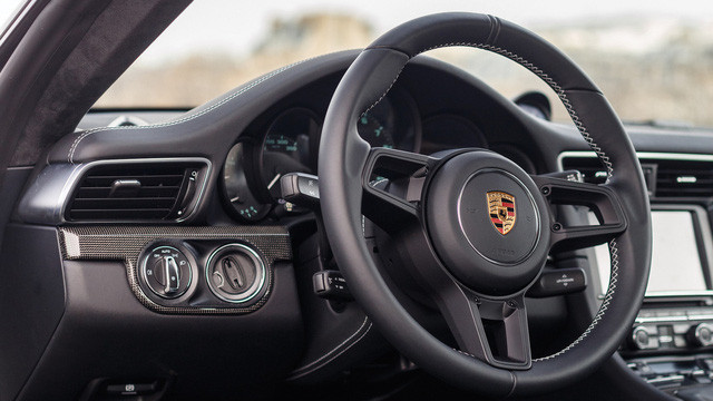 day la chiec xe the thao porsche 911 r co 1 khong 2 tren the gioi