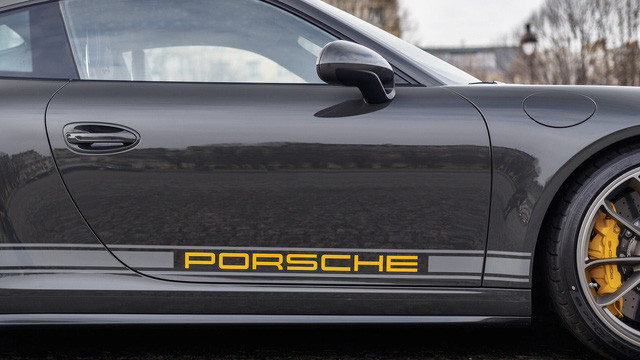day la chiec xe the thao porsche 911 r co 1 khong 2 tren the gioi