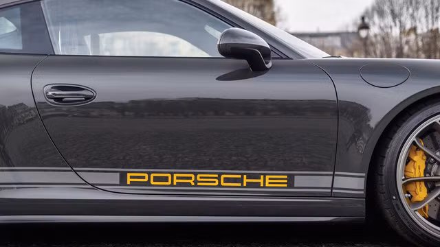 day la chiec xe the thao porsche 911 r co 1 khong 2 tren the gioi