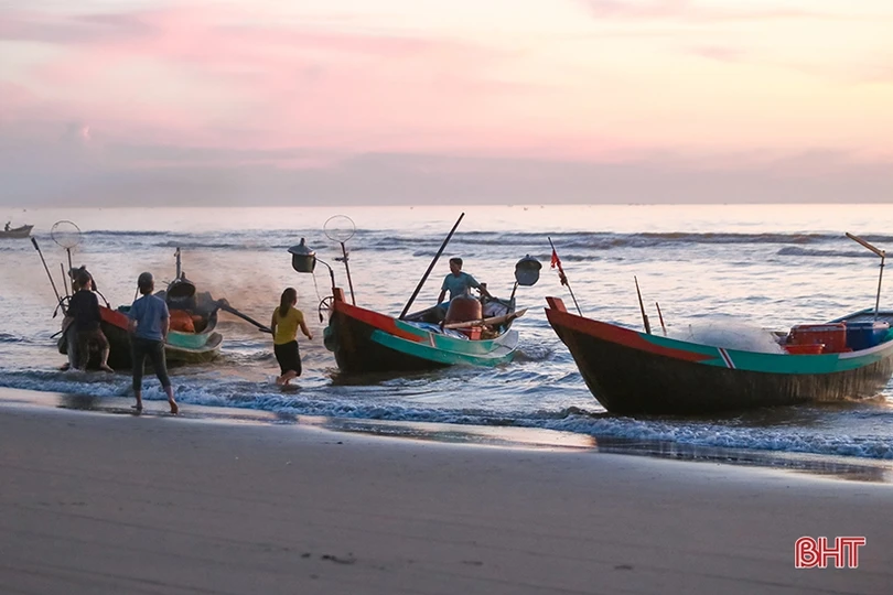 Bình yên ngày mới ở làng chài Xuân Yên