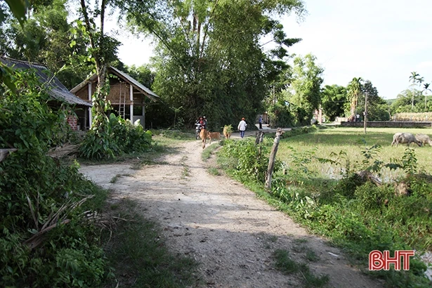 Huyện miền núi Hà Tĩnh chật vật với tiêu chí giao thông nông thôn