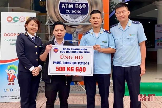 Tuổi trẻ Hải quan Hà Tĩnh khai trương “Tủ đồ yêu thương”