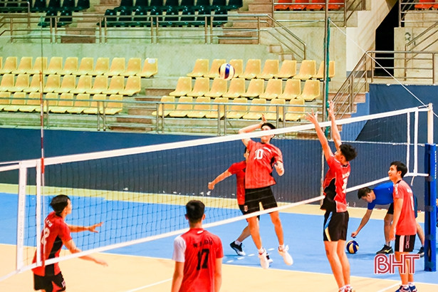 Bóng chuyền Hà Tĩnh đại thắng ngày ra quân