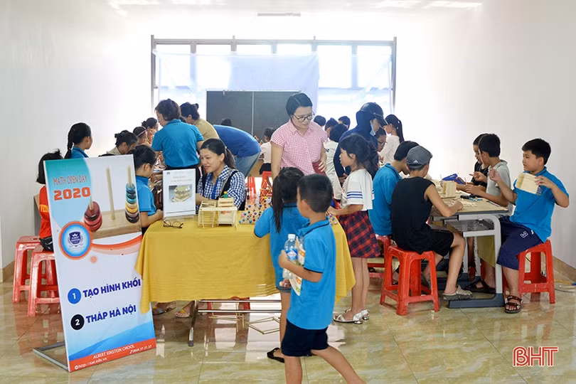 Học sinh Hà Tĩnh hứng thú trải nghiệm các hoạt động toán học
