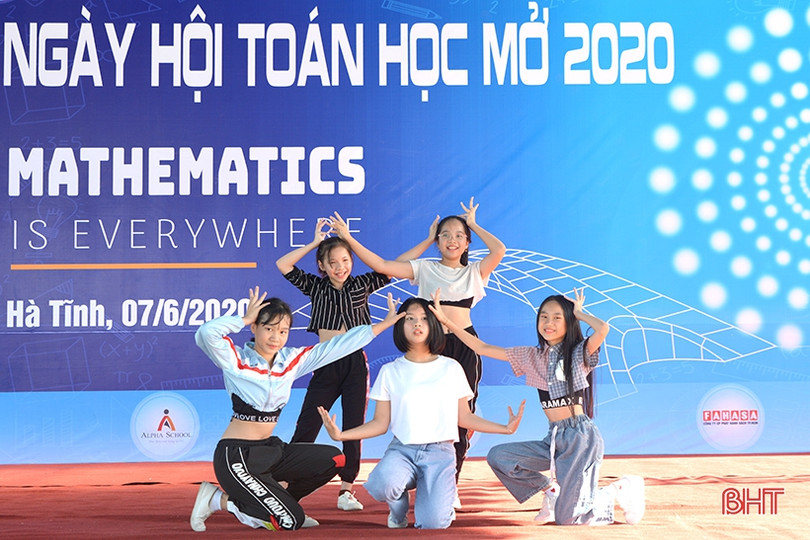 Học sinh Hà Tĩnh hứng thú trải nghiệm các hoạt động toán học