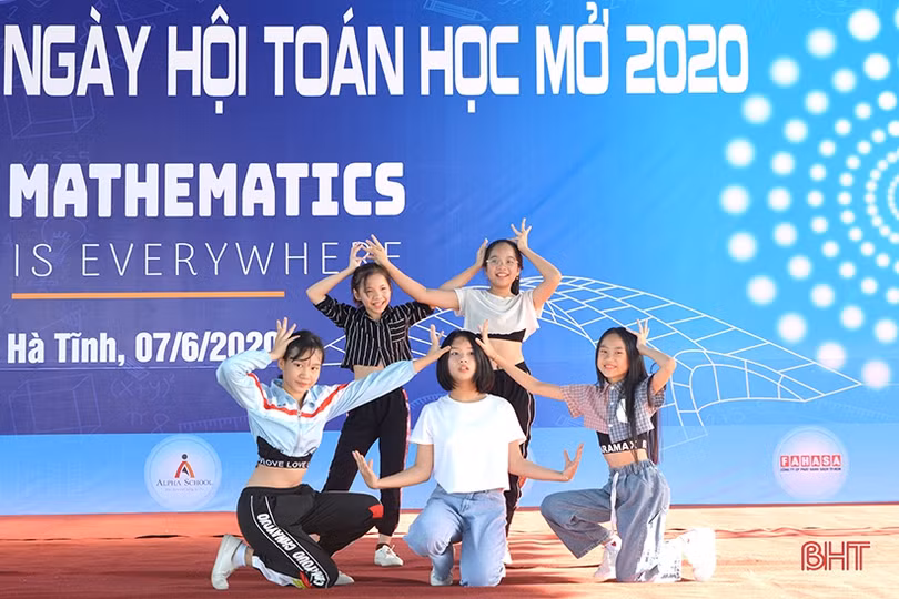 Học sinh Hà Tĩnh hứng thú trải nghiệm các hoạt động toán học