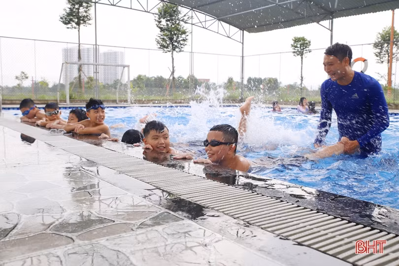 Trường Albert Einstein: Cùng học sinh vượt qua những ngày hè oi ả