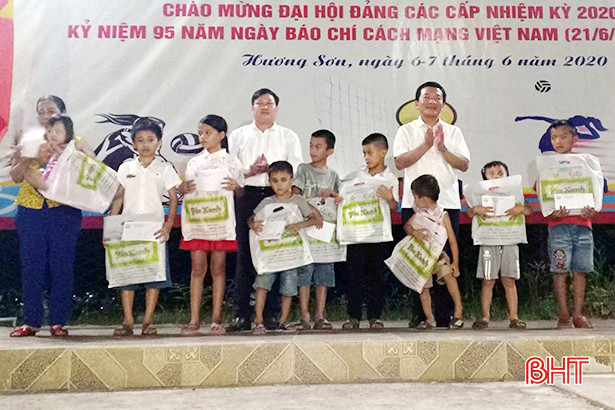 Khởi tranh giải bóng chuyền nữ Hương Sơn tranh cúp Trần Kim Xuyến lần 2