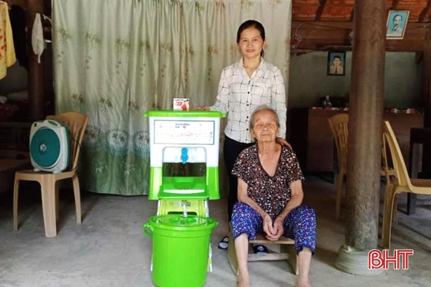 Hỗ trợ người dân Hà Tĩnh 233 triệu đồng phòng chống dịch bệnh