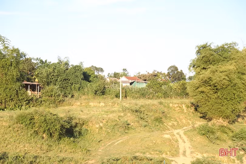 Người dân huyện miền núi Hà Tĩnh bất an khi bờ sông sạt lở