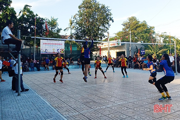 Khởi tranh giải bóng chuyền nữ Hương Sơn tranh cúp Trần Kim Xuyến lần 2