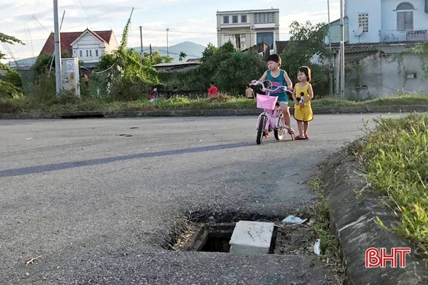 Hàng chục “hố tử thần” trong khu dân cư bậc nhất ở thị xã phía Nam Hà Tĩnh