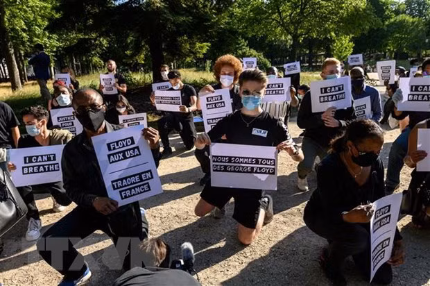Biểu tình chống kỳ thị chủng tộc lan rộng ở Mỹ, châu Âu và Bắc Phi