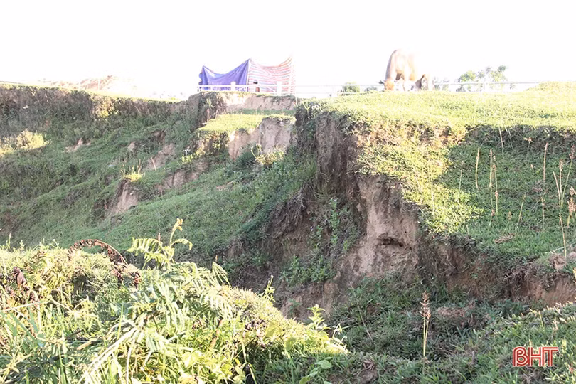 Người dân huyện miền núi Hà Tĩnh bất an khi bờ sông sạt lở