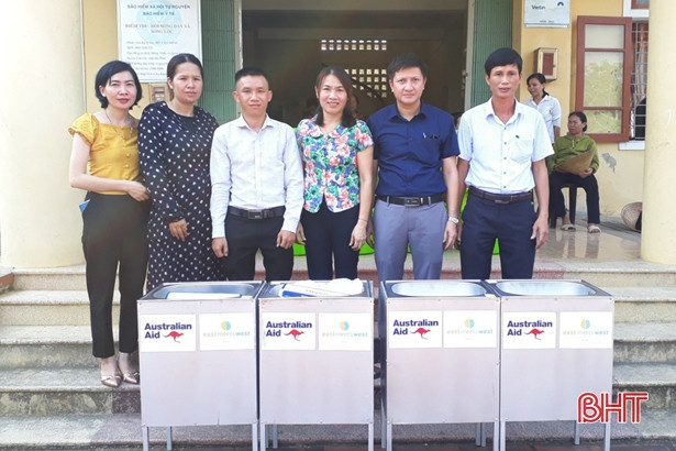 Hỗ trợ người dân Hà Tĩnh 233 triệu đồng phòng chống dịch bệnh