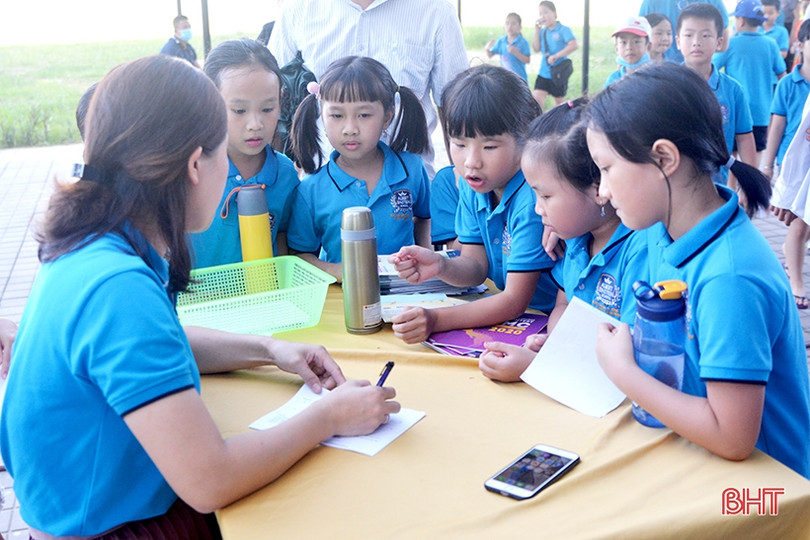 Học sinh Hà Tĩnh hứng thú trải nghiệm các hoạt động toán học