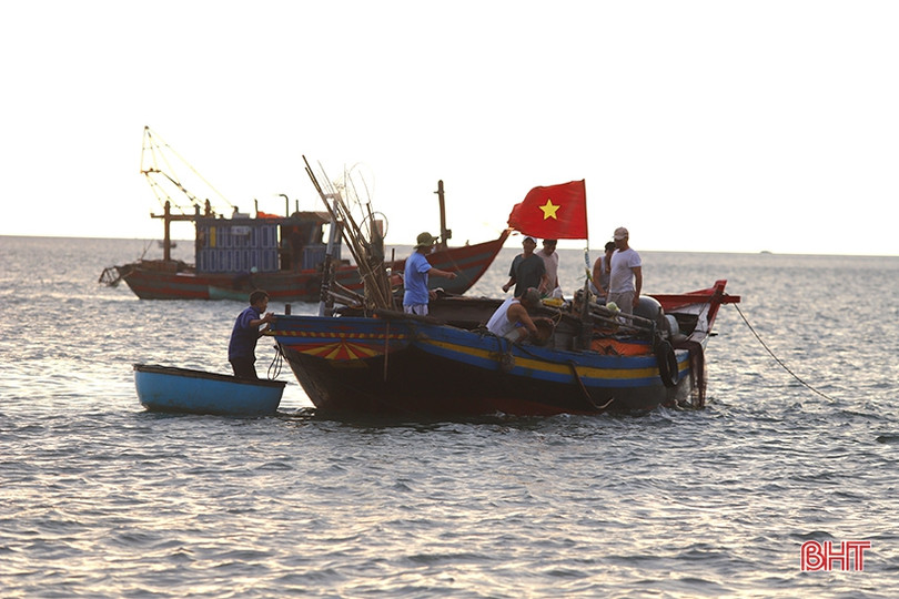 “Kỹ nghệ” chèo thuyền thúng của ngư dân Hà Tĩnh